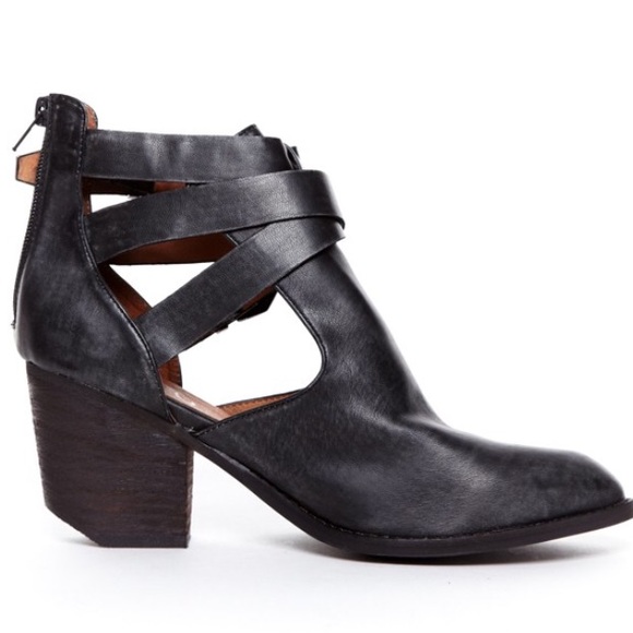 Everwell Cut Out Bootie - Picture 2 of 8